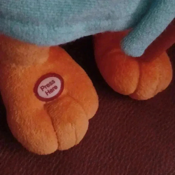 🌹Hallmark dinosaur with sound and motion🎉 - Picture 4 of 12